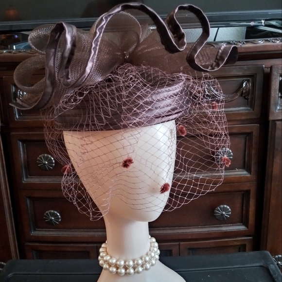 Exquisite Brown Lace Veil Pillbox Hat Church Derby Tea Brunch - Picture 2 of 6